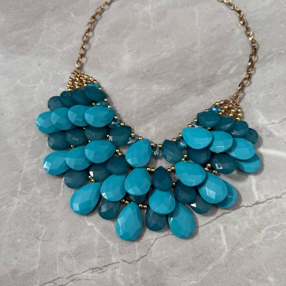 Francesca’s Statement Teardrop Bead Necklace - Picture 2 of 10